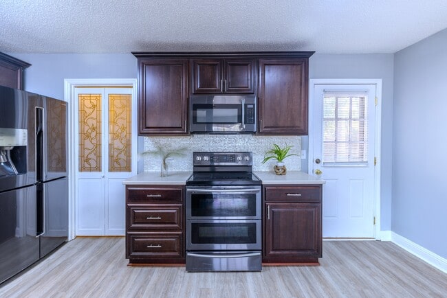 Building Photo - 203 Monroe Ave