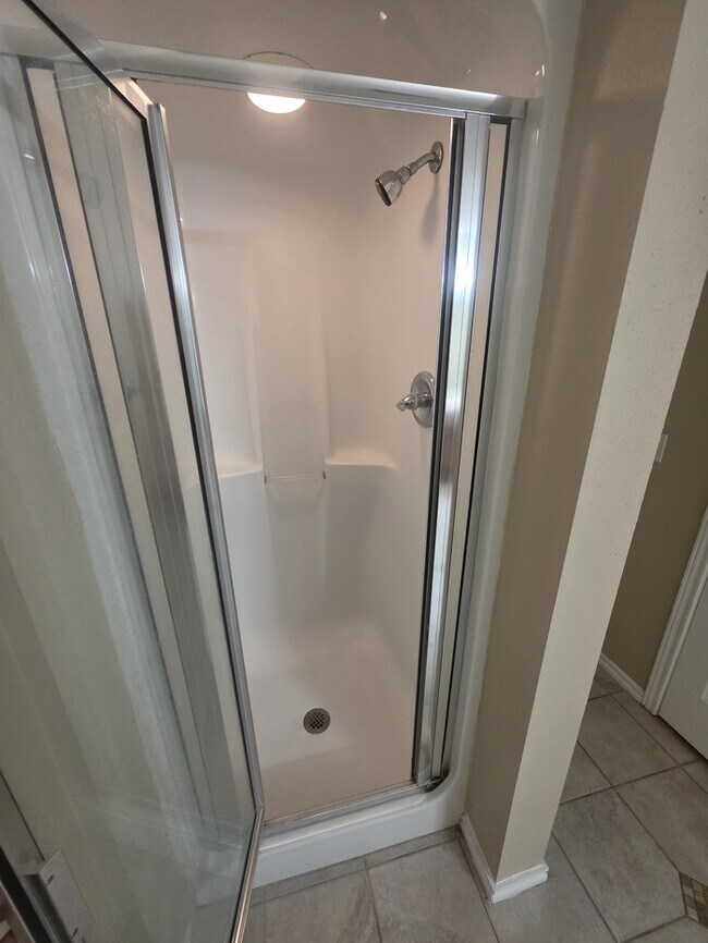 Building Photo - 4 bed 2 bath home in Northgate