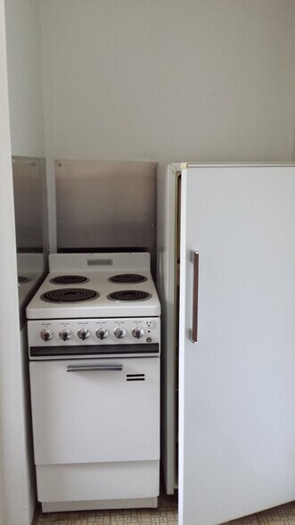 Kitchen2 - 335 NE Kamiaken St