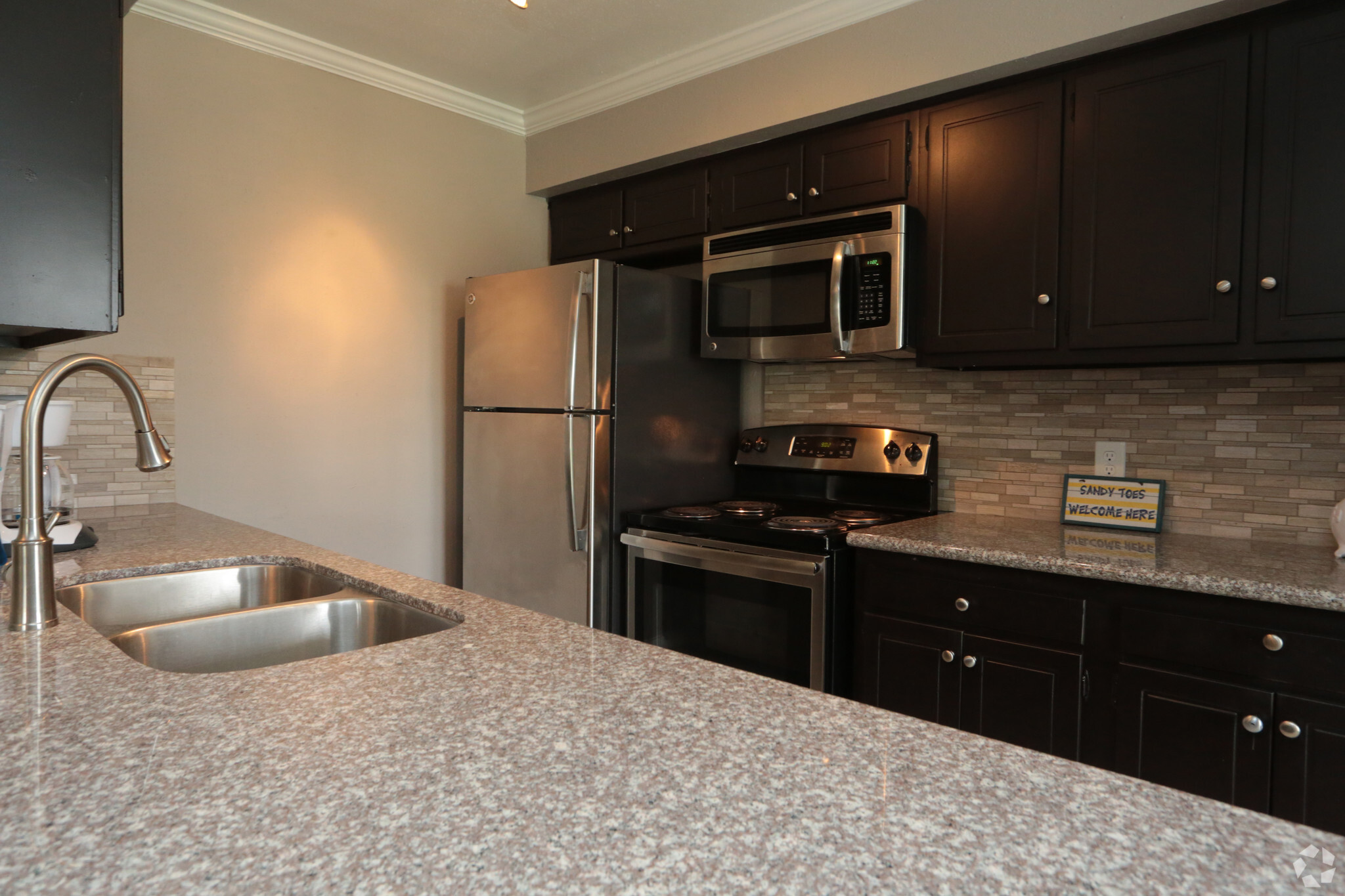 C2 Floor Plan Kitchen - Island bay Resort Apartments