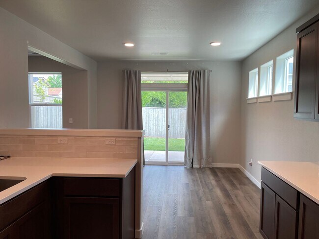 Building Photo - 1131 Rutherford Dr