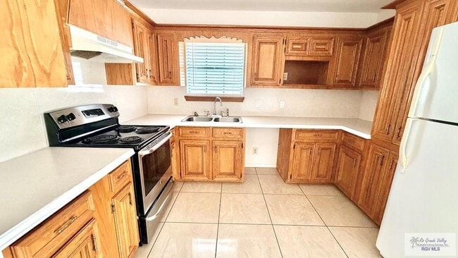 Building Photo - 1587 Pinion Dr