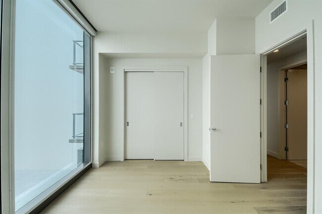 Building Photo - 44 East Ave