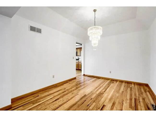 Building Photo - 557 Trailwood Cir