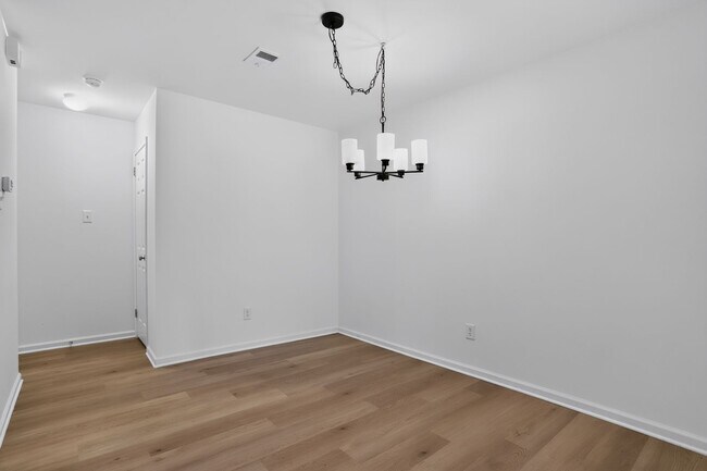 Building Photo - 1 Bed, 1 Bath Condo In Desirable Blue Bell Community!