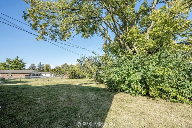 Building Photo - 6276 Eastgate Ave
