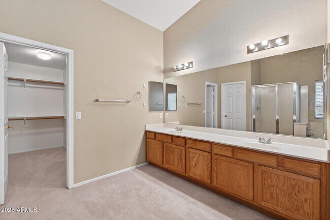 Building Photo - 8611 W Alex Ave