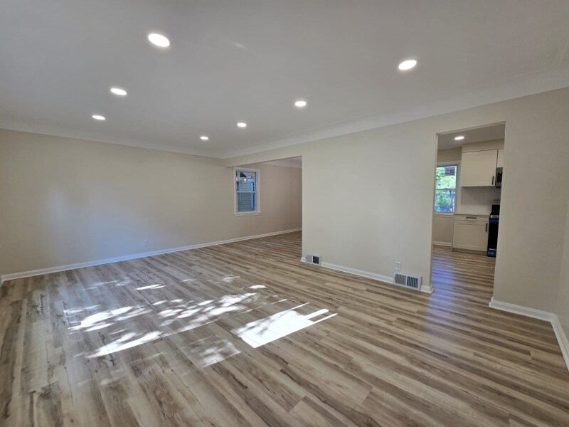 Building Photo - 2300 Wrenford Rd