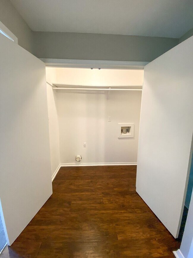 Building Photo - 3 bed, 2 bath in Horn Lake (ss appliances, fresh paint)