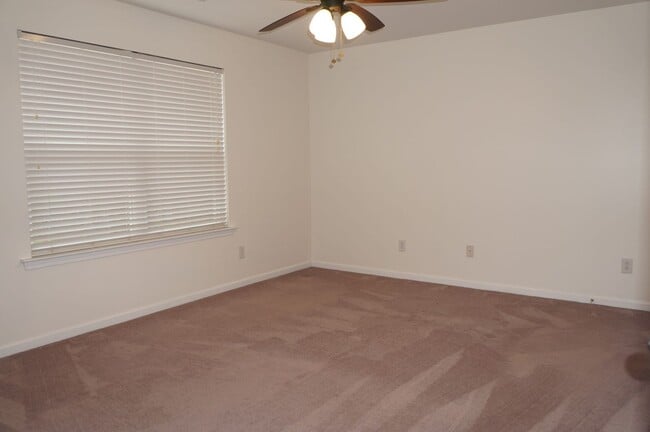 Building Photo - 411 Chatooga Ln