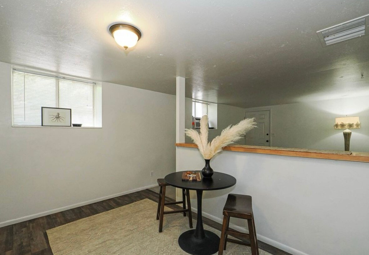 Building Photo - 2513 S Park St