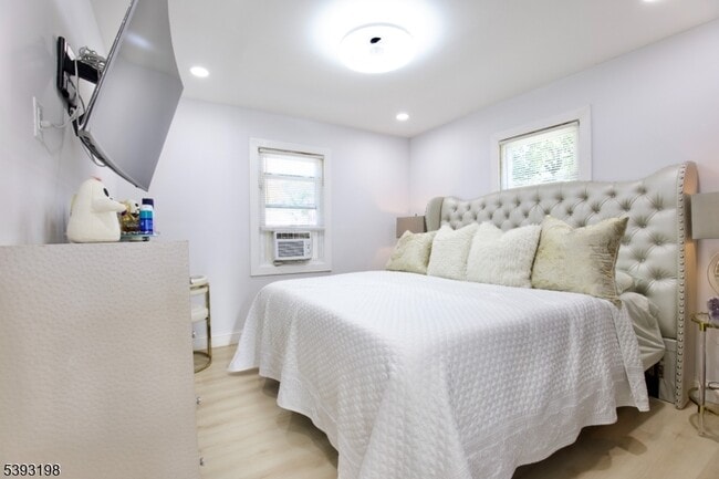 Building Photo - 327 Roosevelt Ln