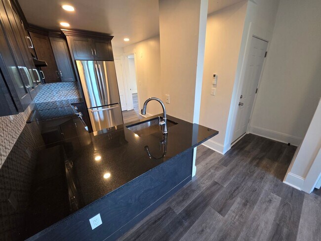 Building Photo - Newly Renovated 2 Bedroom Apartment - Poug...