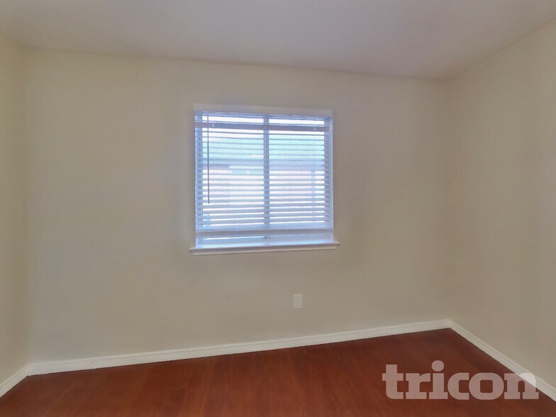 Building Photo - 2057 Wildwood Dr