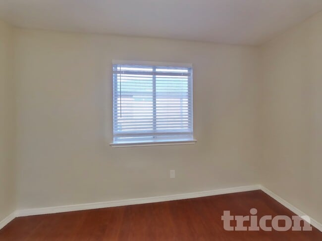 Building Photo - 2057 Wildwood Dr