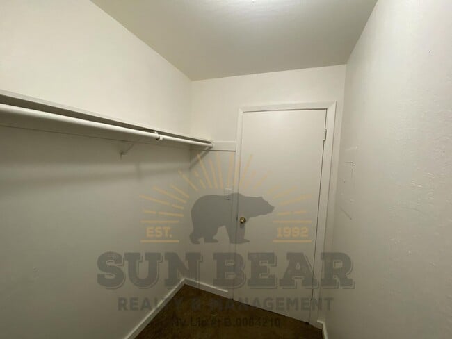Building Photo - Cute 1 bedroom in Central Incline!