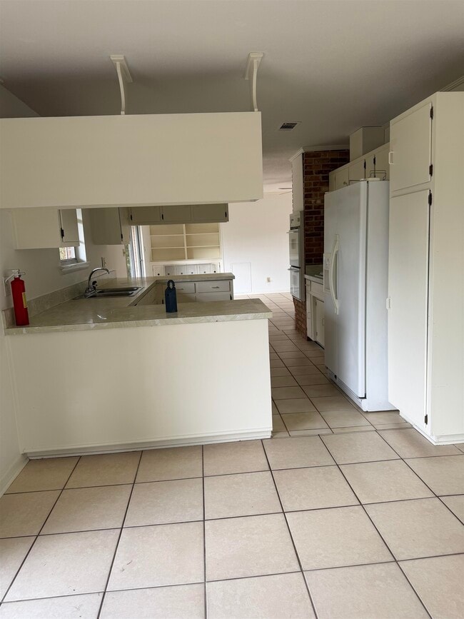 Building Photo - 1932 Shady Oaks Dr