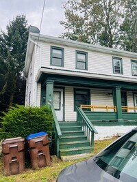 Building Photo - 343 Russell St