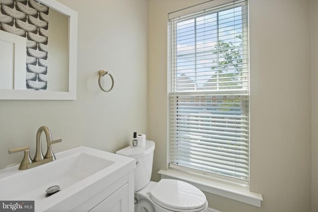 Building Photo - 621 Parkside Pl NE