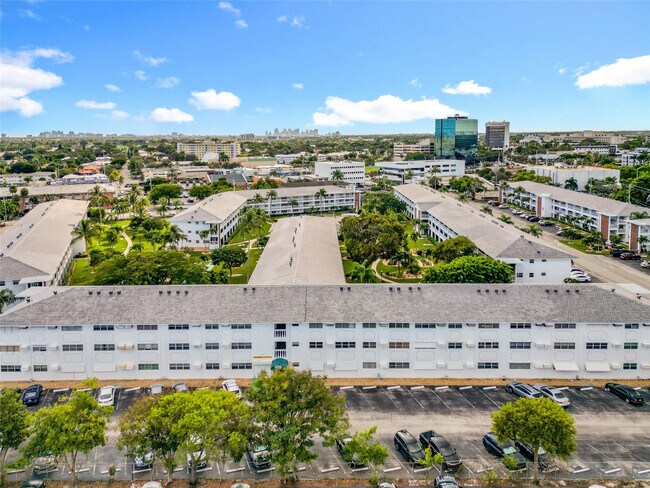 Building Photo - 5208 NE 24th Terrace