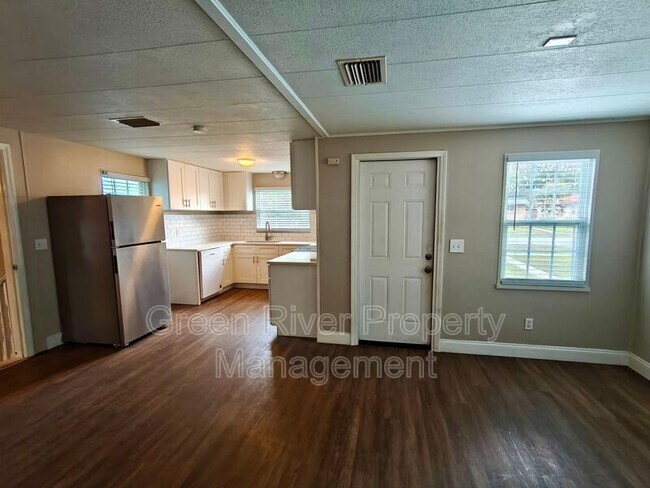 Building Photo - 146 Phoenetia Dr