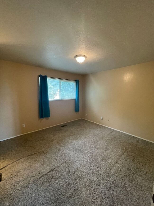 Building Photo - 785-787 S 200 E