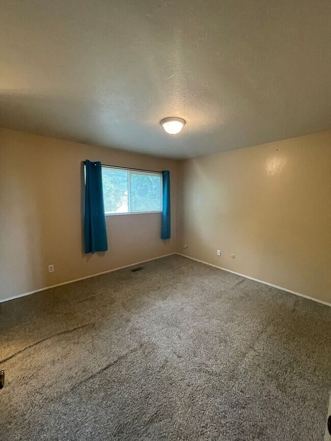 Building Photo - 785 S 200 E
