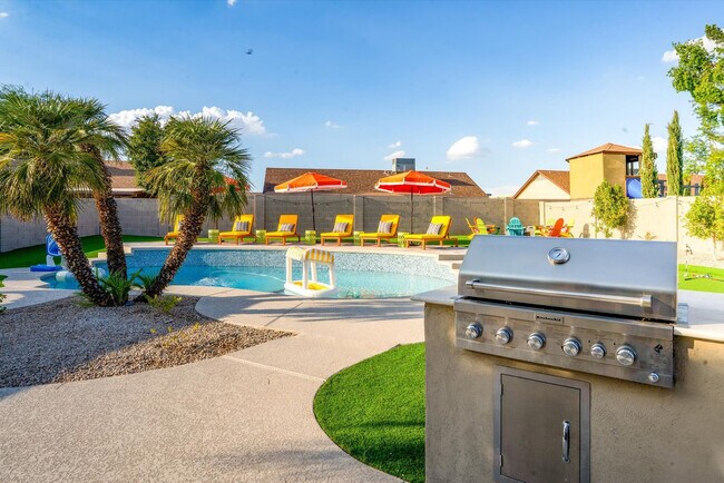 Building Photo - 7804 W Pershing Ave