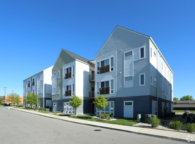 Building Photo - The Benchmark Apartments