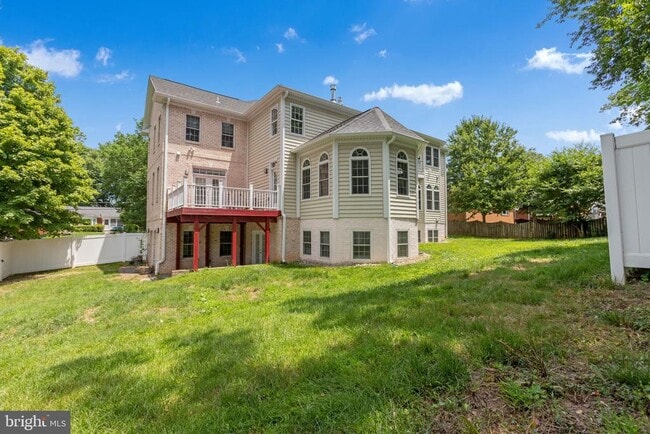 Building Photo - 6529 Fairlawn Dr