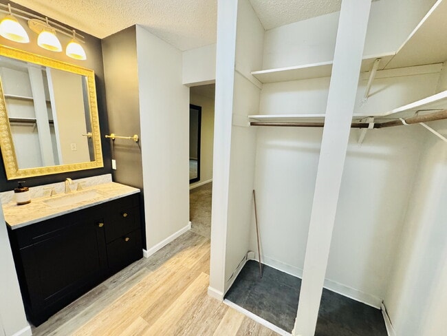 Building Photo - Furnished Chic & Spacious 2BR/2BA Condo Oasis in St. Louis Park – 1,160 Sq Ft of Modern Living!