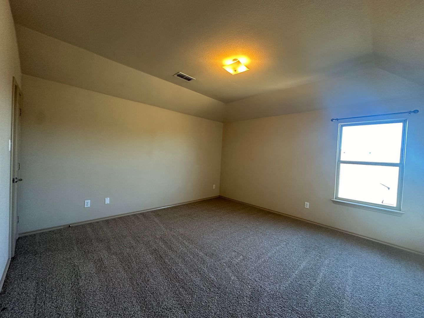 Building Photo - 3108 Tamarack Ln