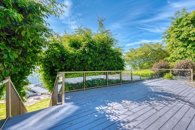 Building Photo - Mercer Island Waterfront Home