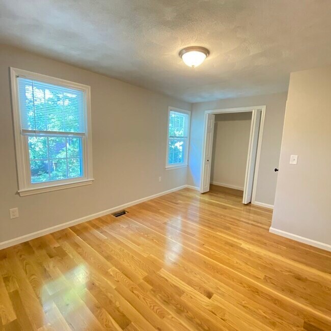 Building Photo - 104 Walpole St