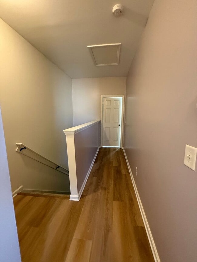 Building Photo - Nice 2 bedroom, 2.5 bath townhouse