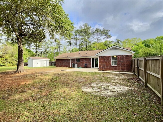Building Photo - 3-bedroom 2-bathroom home in Vancleave, MS!