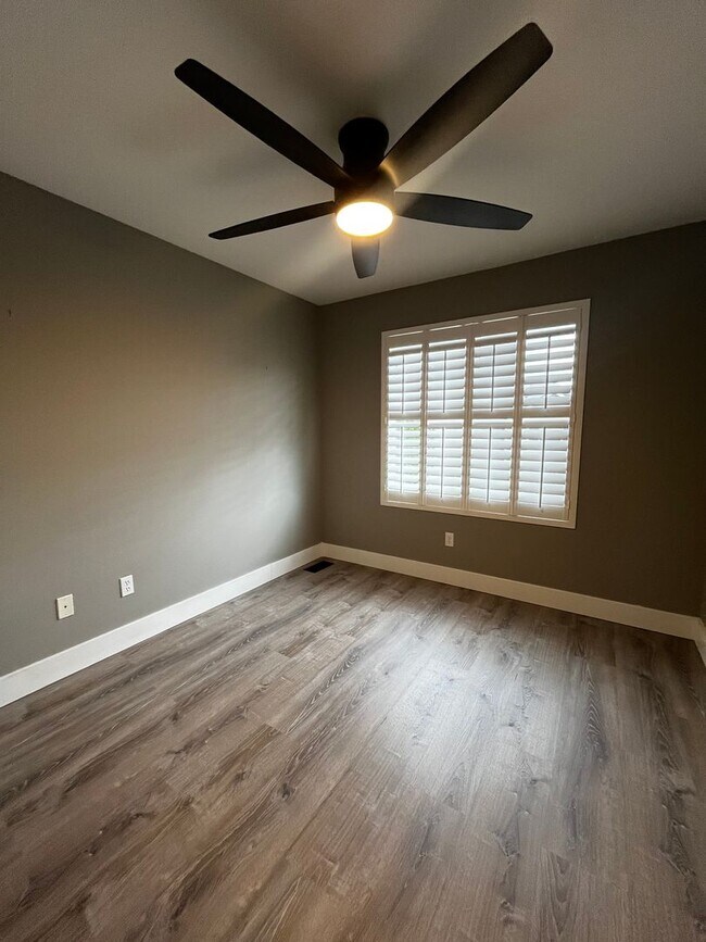 Building Photo - Beautiful 3 bedroom, 2.5 bath House in Puy...
