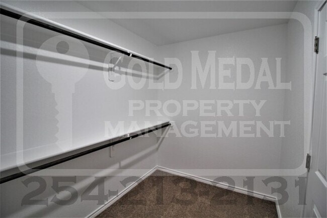 Building Photo - 516 Raymond St