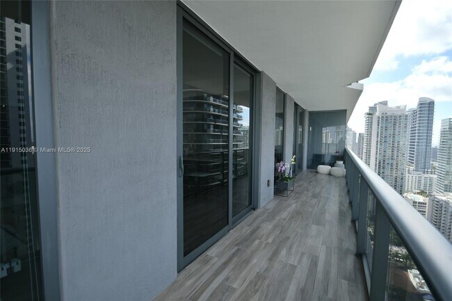 Building Photo - 801 S Miami Ave