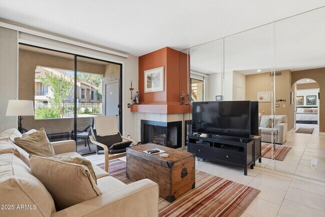 Building Photo - 9708 E Vía Linda