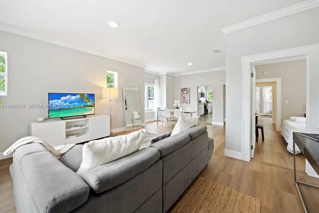 Building Photo - 4711 N Miami Ave