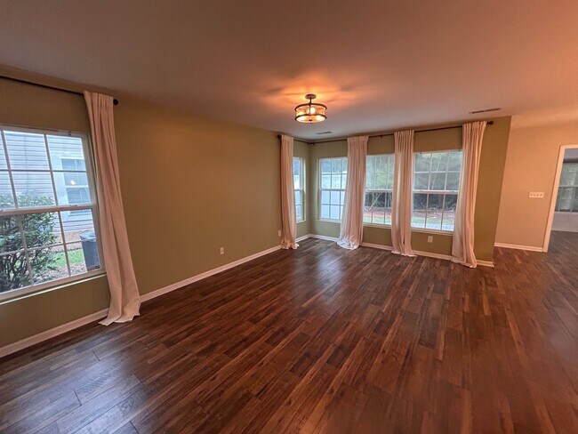 Building Photo - Amazing 3BR Townhome in The Pines at Charleston Park!