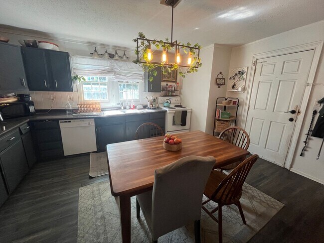 Building Photo - Charming East Nashville Home, 3 Bedrooms/3 baths, fenced yard