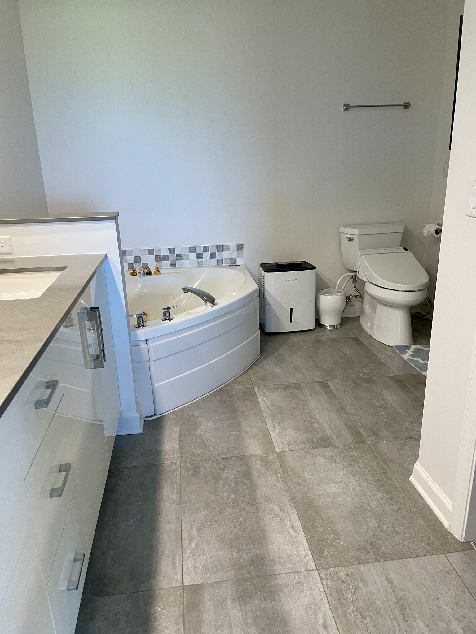Primary bathroom - 13105 Vanderbilt Dr