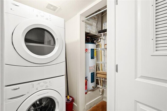 Building Photo - 1807 Poquito St