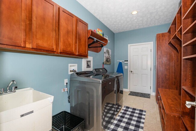 Building Photo - New! Large home in Great suburban neighborhood.