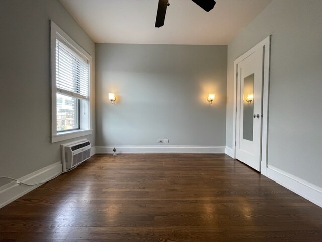 Building Photo - 742 W Addison St