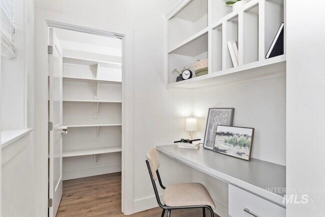 Building Photo - 4179 W Bolton Dr