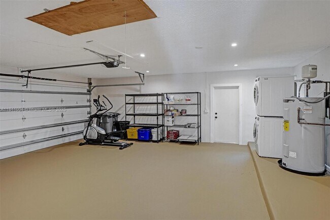 Building Photo - 7425 Silver Woods Ct