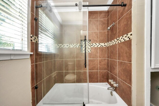 Building Photo - Charming and well-maintained home in the heart of Pasadena!